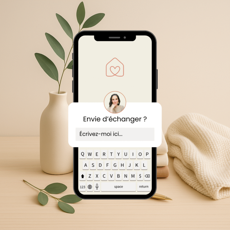 Illustration douce d’un téléphone avec un formulaire de contact pour échanger avec Céline.
